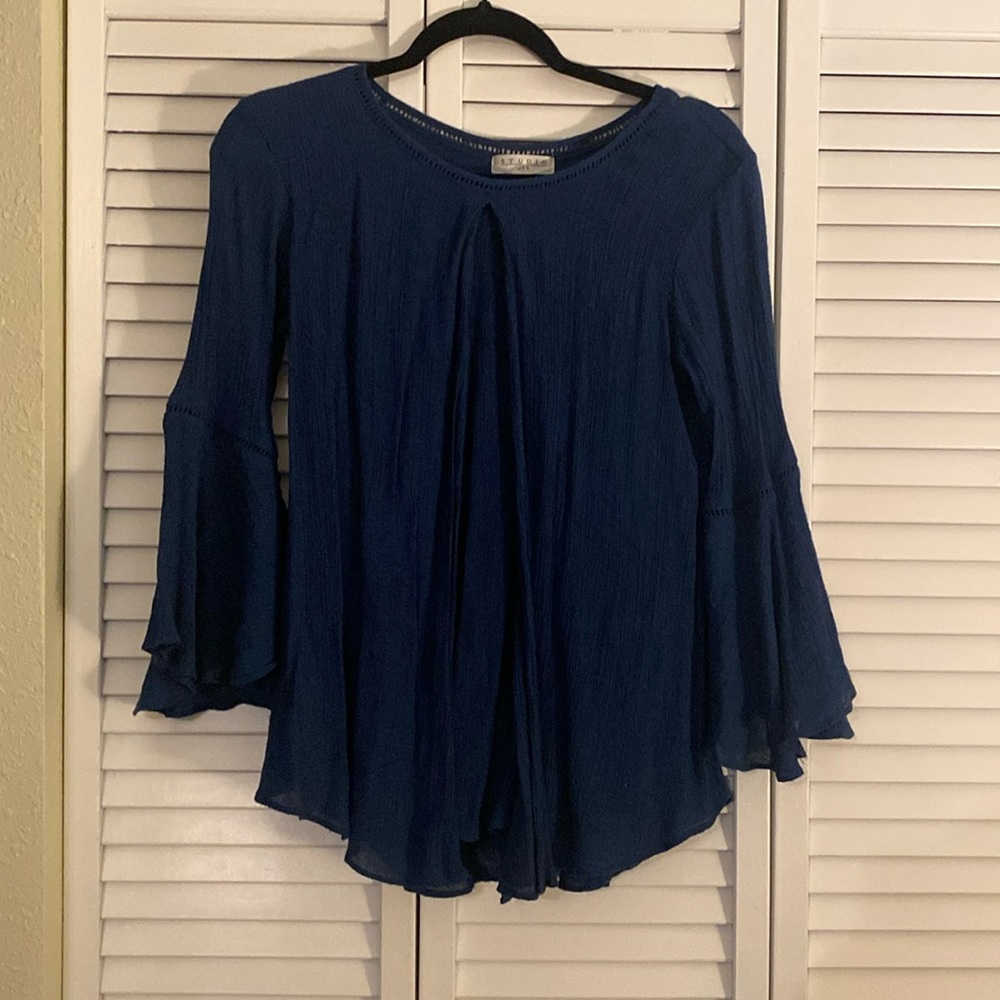 Dark blue flared sleeve 3/4 length sleeve shirt